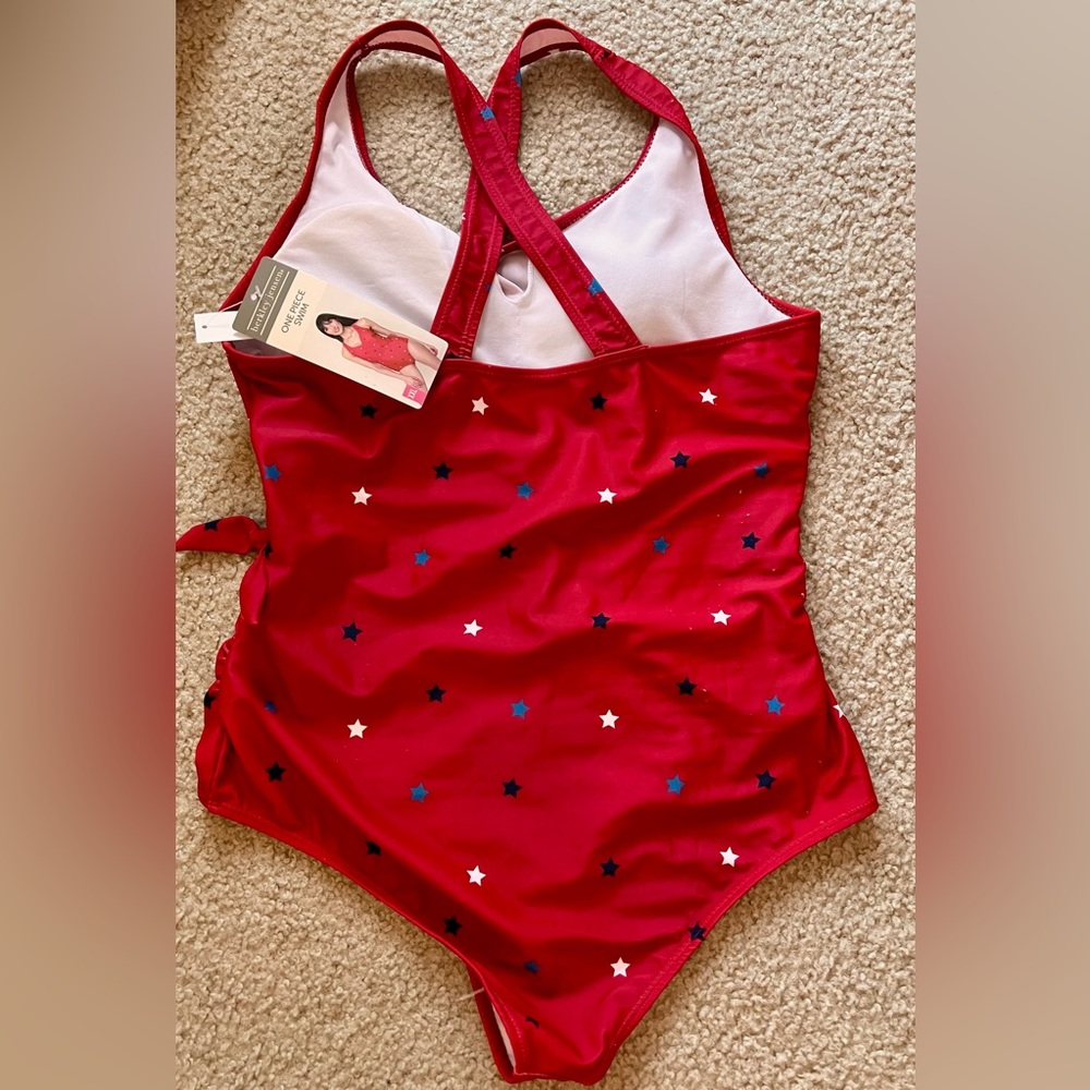 Red Star-Patterned Women’s One Piece Swimsuit - Picture 2 of 6